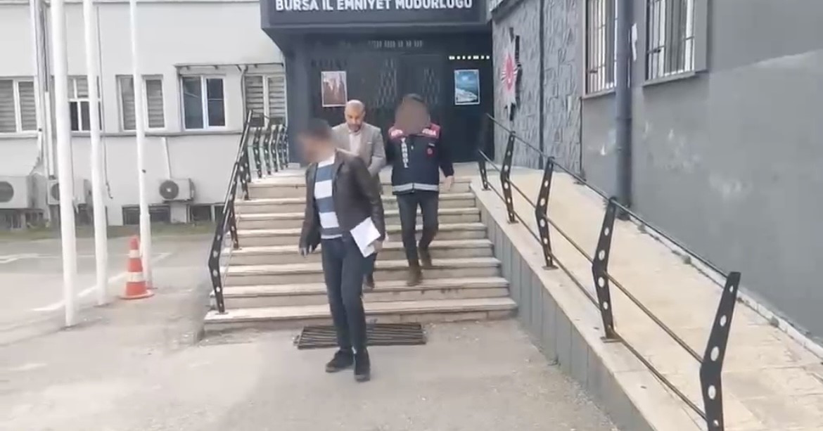 sahte savci ve polis sebekesi yasli ciftin 2 milyonluk ziynet esyalarini caldi 4 Uk1pggqz