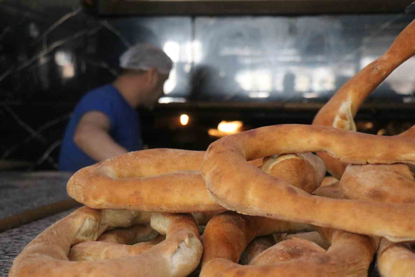 sahur sofralarinin asirlik konugu ramazan ayina ozel halka pide 0 2vLWqqcB