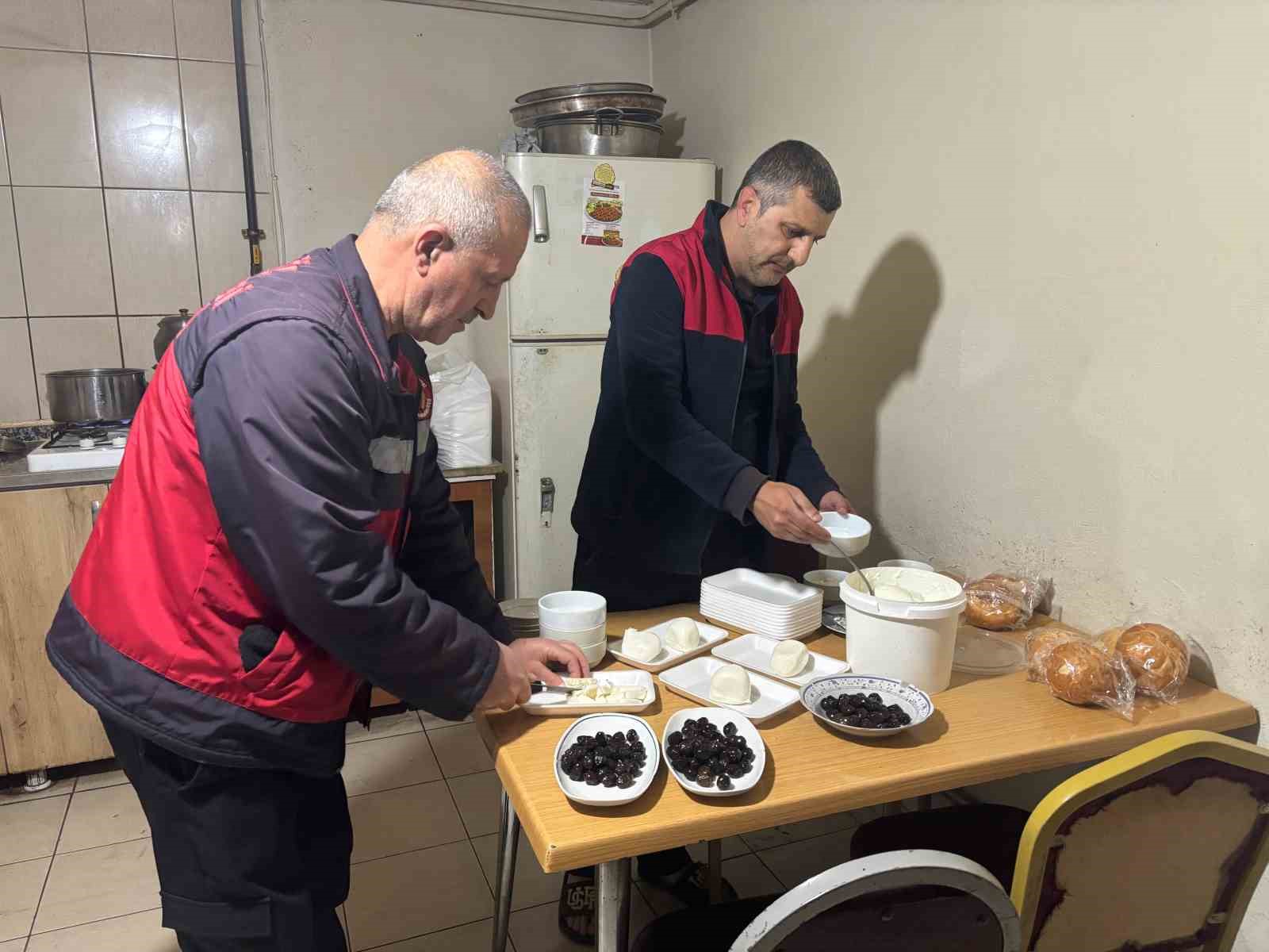 sahur sofrasinda ihbar geldi itfaiye goreve kostu 2 12TrmR1S