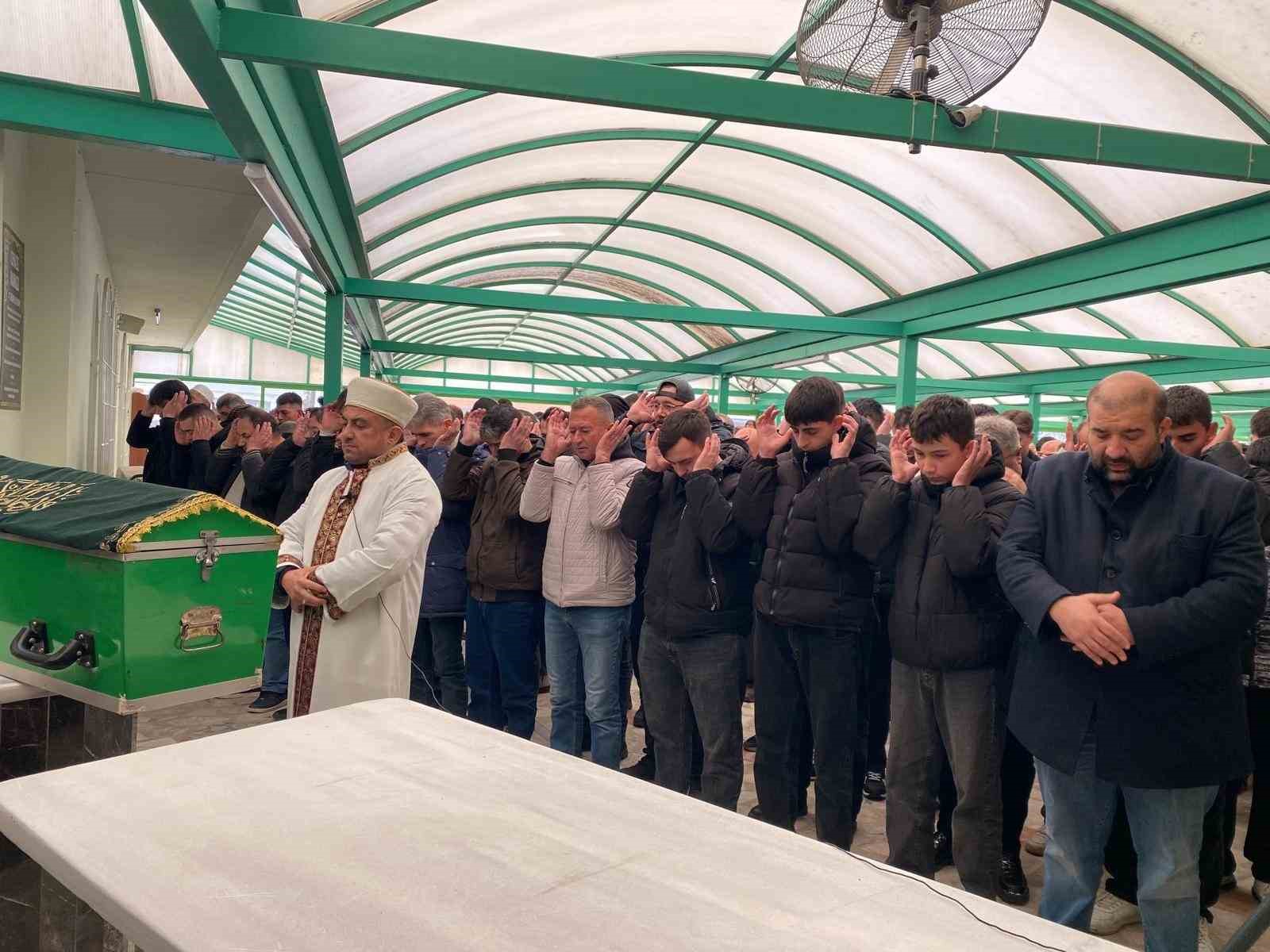 sahurda fenalasti hastanede hayatini kaybetti 0 4WamAqrp