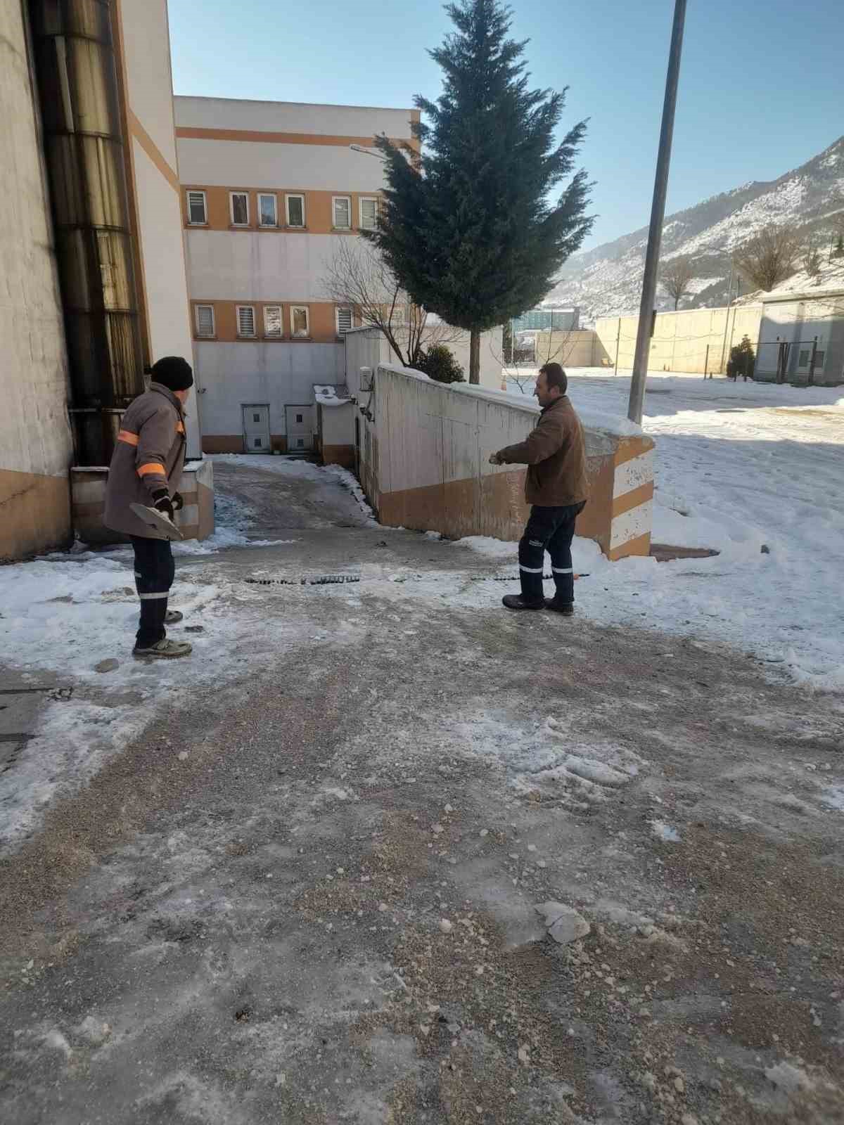 saimbeylide karla mucadele araliksiz suruyor 2 vM1eEaRe