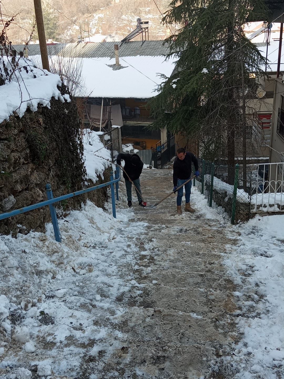 saimbeylide karla mucadele araliksiz suruyor 3 X1eclqYK
