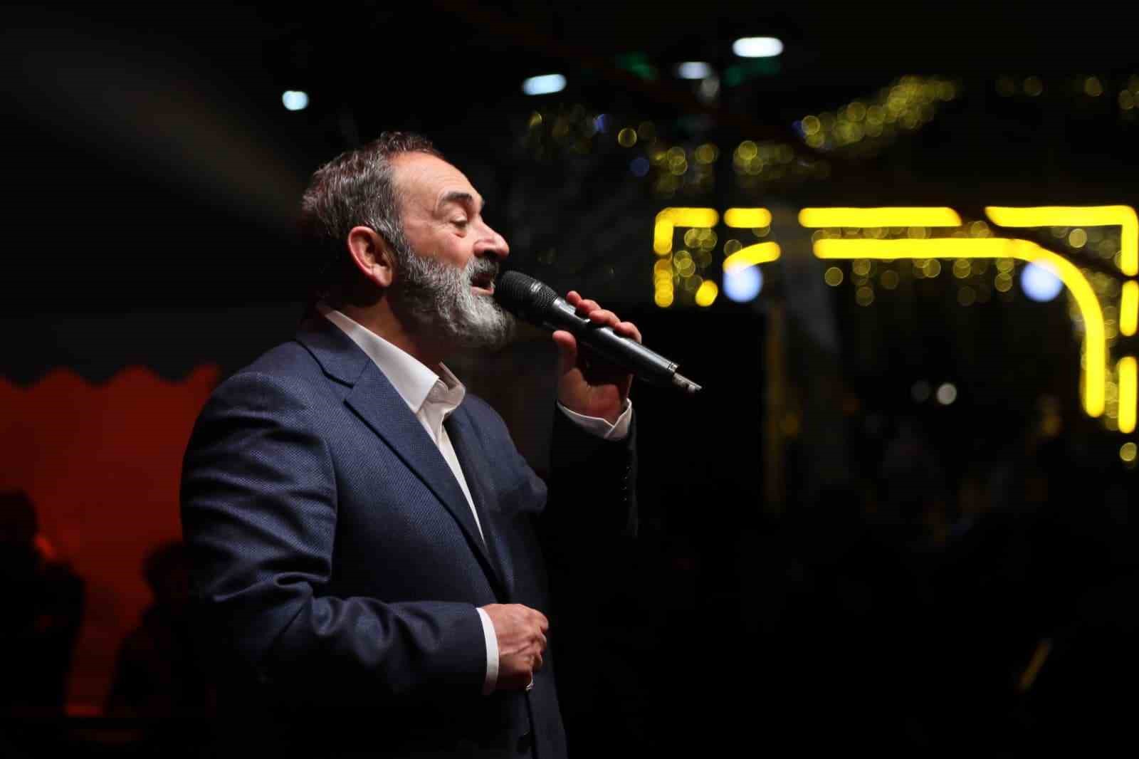 sair dursun ali erzincanli kagithanede gonullere hitap etti 0 aajYzbRW