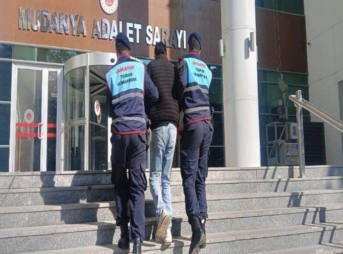 saka degil gercekevi icindeki esyalarla caldilar 3 CyG86jj4