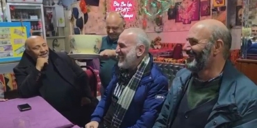 sakaci-kahveye-gelen-cikamiyor-TtY5st2H.jpg