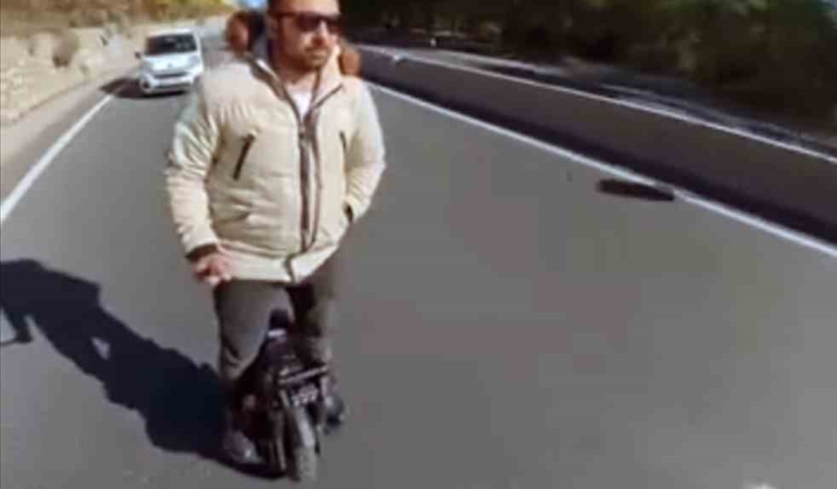 sakar-rampasinda-tek-teker-scooter-ile-tehlikeli-yolculuk-erJ55Utb.jpg