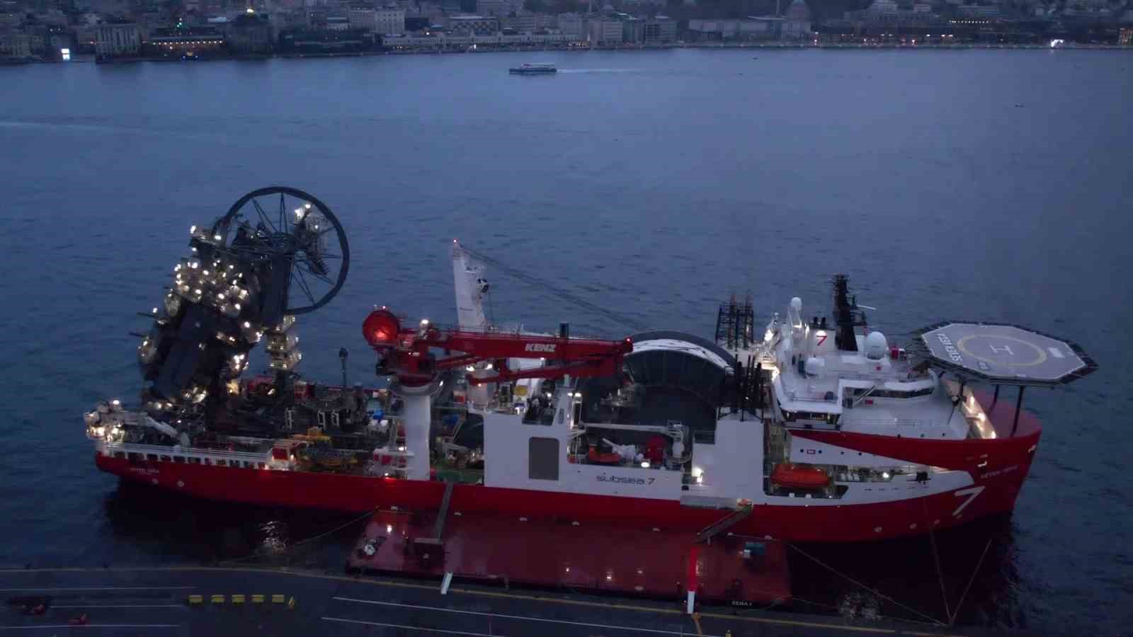 sakarya gaz sahasinda faz 2 calismalarinda denizaltina boru hatti kuracak seven vega havadan goruntulendi 1YMZItZb