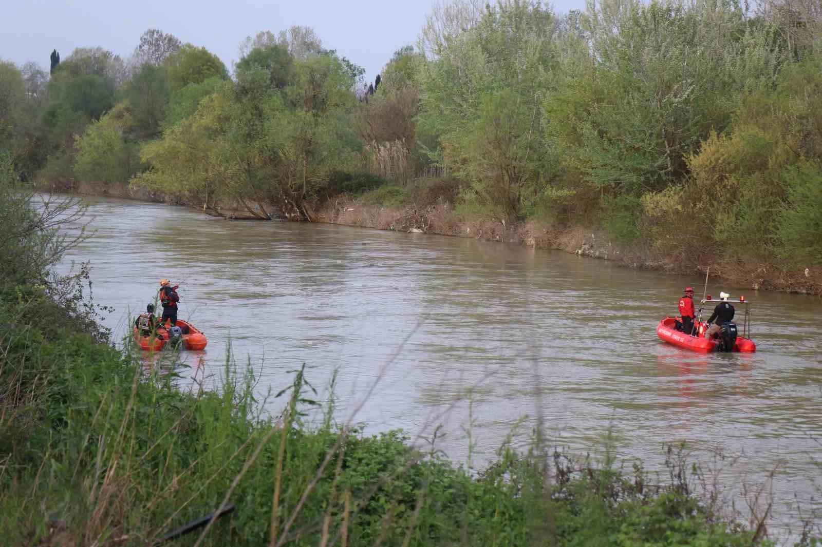 Sakarya Nehri’ne düşen çocuğu arama çalışmaları havadan görüntülendi 4 sakarya nehrine dusen cocugu arama calismalari havadan goruntulendi 0 RvkHHMJC