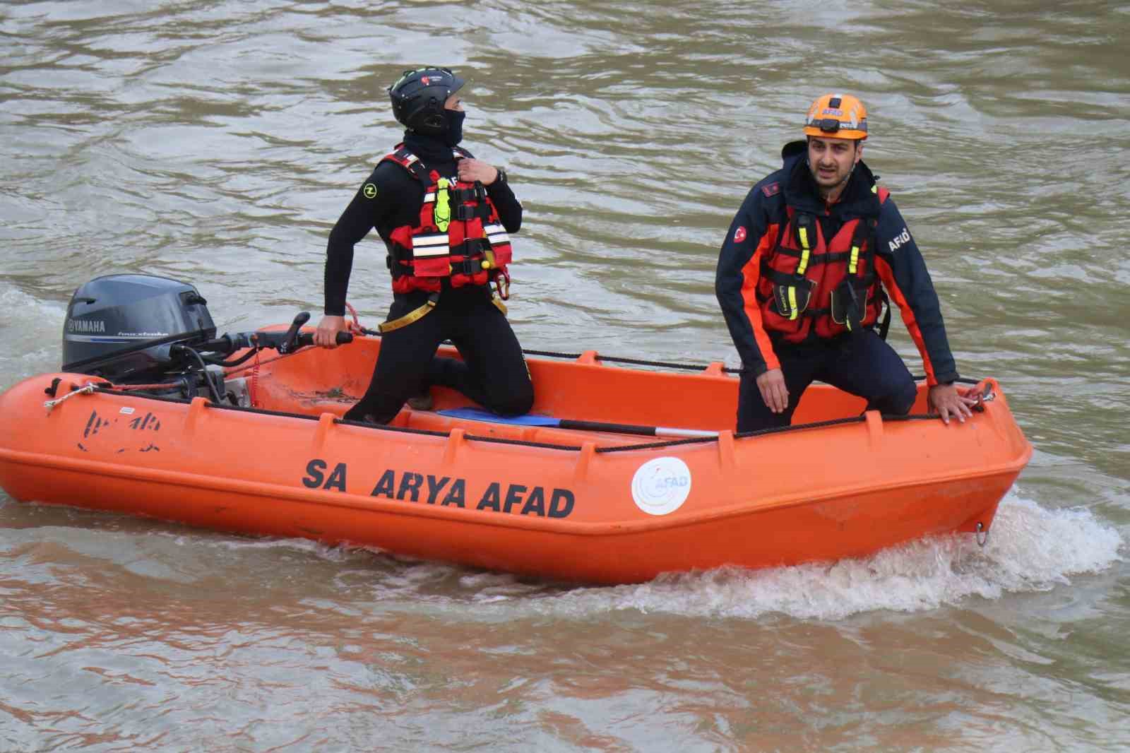 Sakarya Nehri’ne düşen çocuğu arama çalışmaları havadan görüntülendi 5 sakarya nehrine dusen cocugu arama calismalari havadan goruntulendi 1 VYSkP7W3