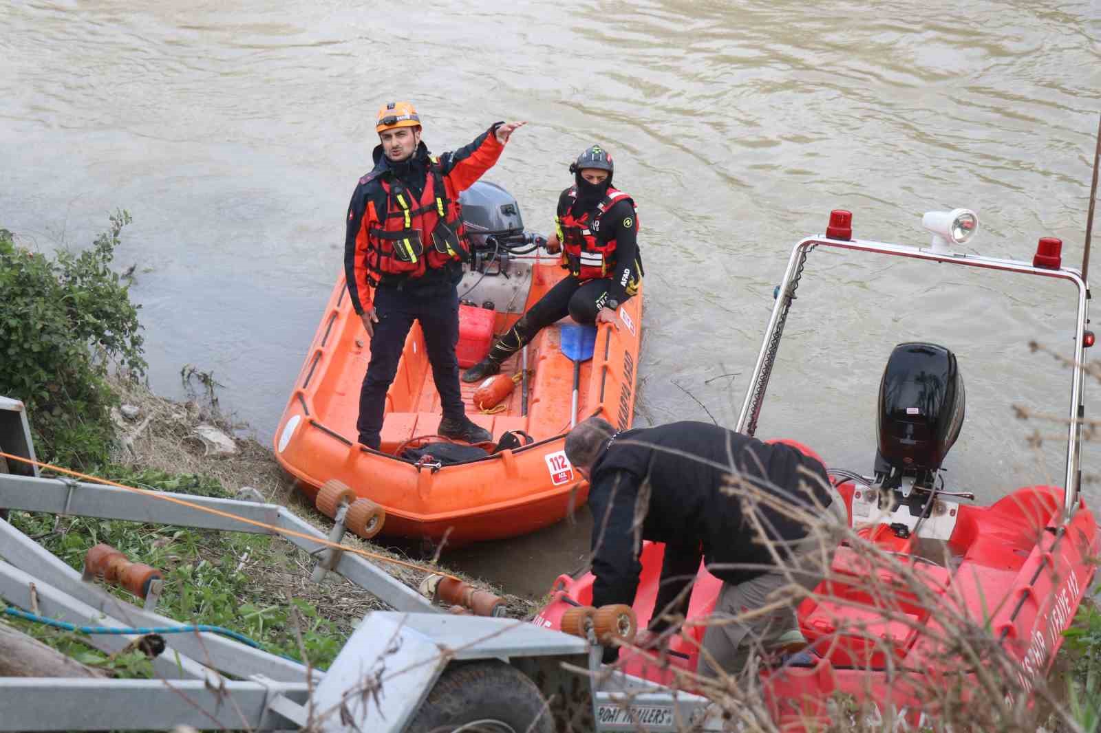 Sakarya Nehri’ne düşen çocuğu arama çalışmaları havadan görüntülendi 6 sakarya nehrine dusen cocugu arama calismalari havadan goruntulendi 2 CcIJqN5g