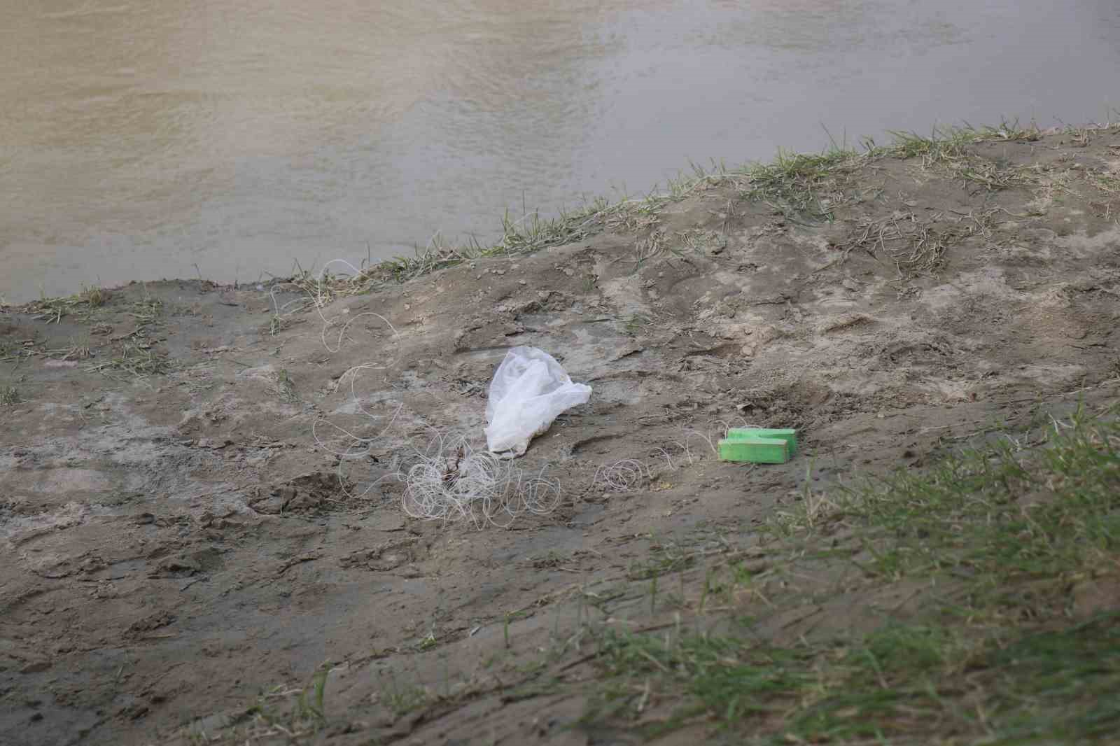 Sakarya Nehri’ne düşen çocuğu arama çalışmaları havadan görüntülendi 8 sakarya nehrine dusen cocugu arama calismalari havadan goruntulendi 4 T9qBDDdA