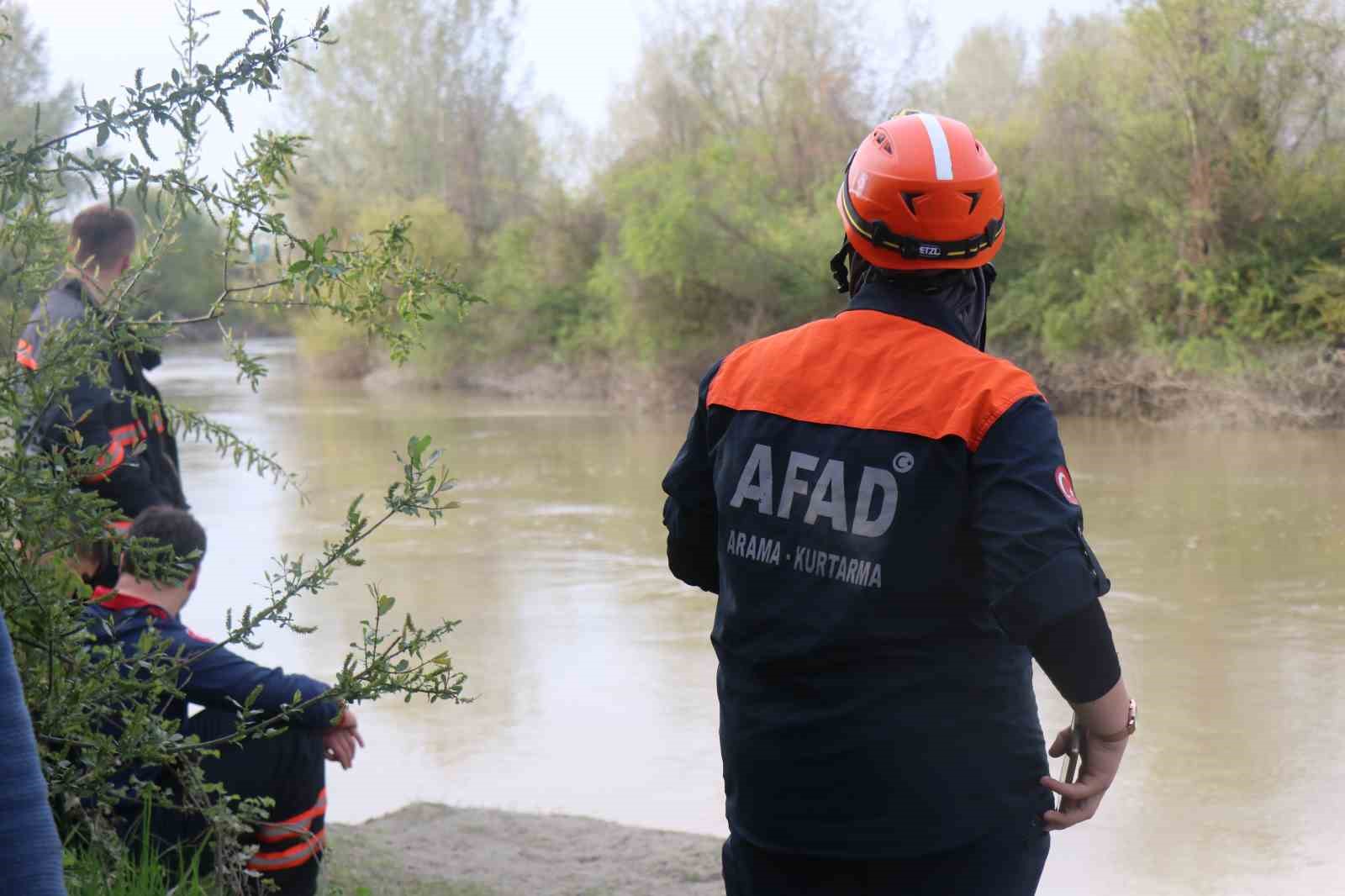 Sakarya Nehri’ne düşen çocuğu arama çalışmaları havadan görüntülendi 9 sakarya nehrine dusen cocugu arama calismalari havadan goruntulendi 5 W82r6H9I