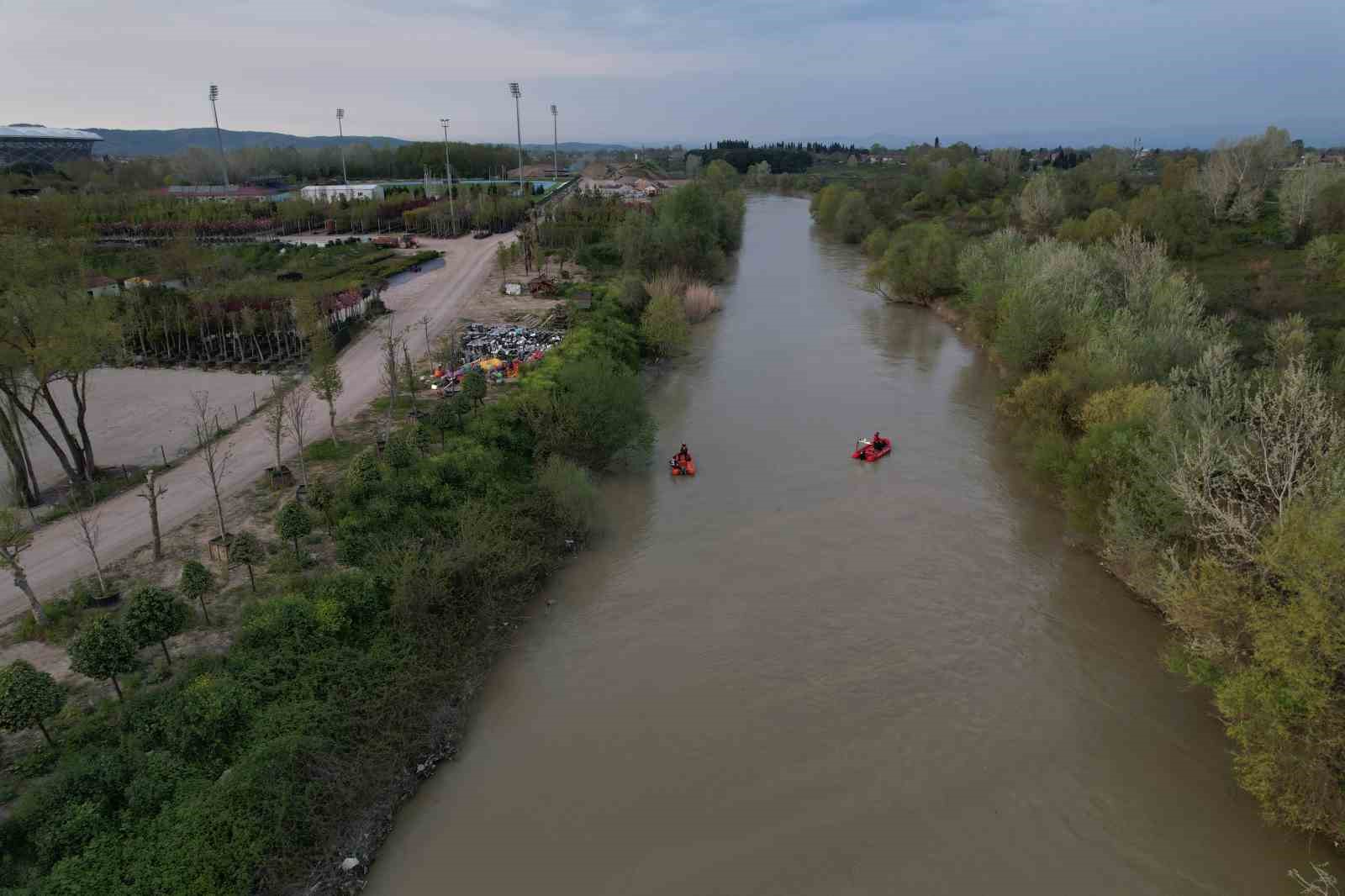 Sakarya Nehri’ne düşen çocuğu arama çalışmaları havadan görüntülendi 12 sakarya nehrine dusen cocugu arama calismalari havadan goruntulendi 8 Wzbkyqej
