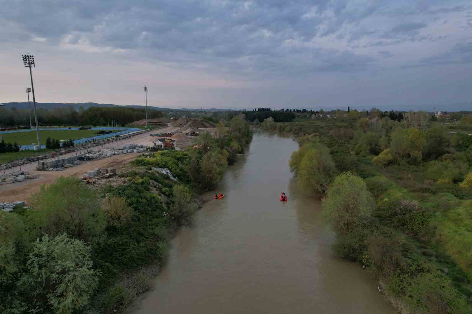 Sakarya Nehri’ne düşen çocuğu arama çalışmaları havadan görüntülendi 13 sakarya nehrine dusen cocugu arama calismalari havadan goruntulendi 9 MyjbWOSz