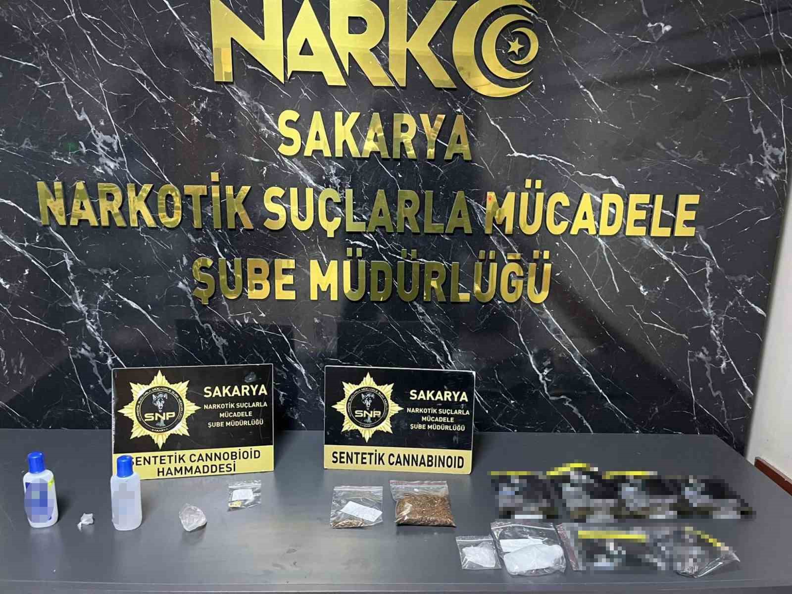 sakarya polisinden 3 ilcede uyusturucu operasyonu 4 gozalti 0 w84ynNlZ
