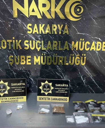 sakarya-polisinden-3-ilcede-uyusturucu-operasyonu-4-gozalti-Ojuuc2jE.jpg