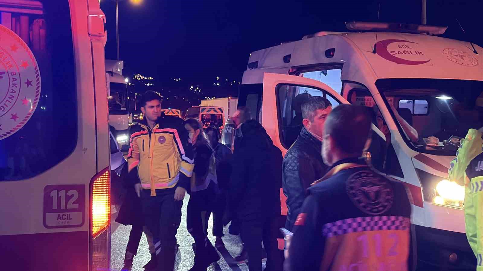 sakarya tem otoyolunda feci kaza 1 olu 19 yarali 1 ynrhnDNW