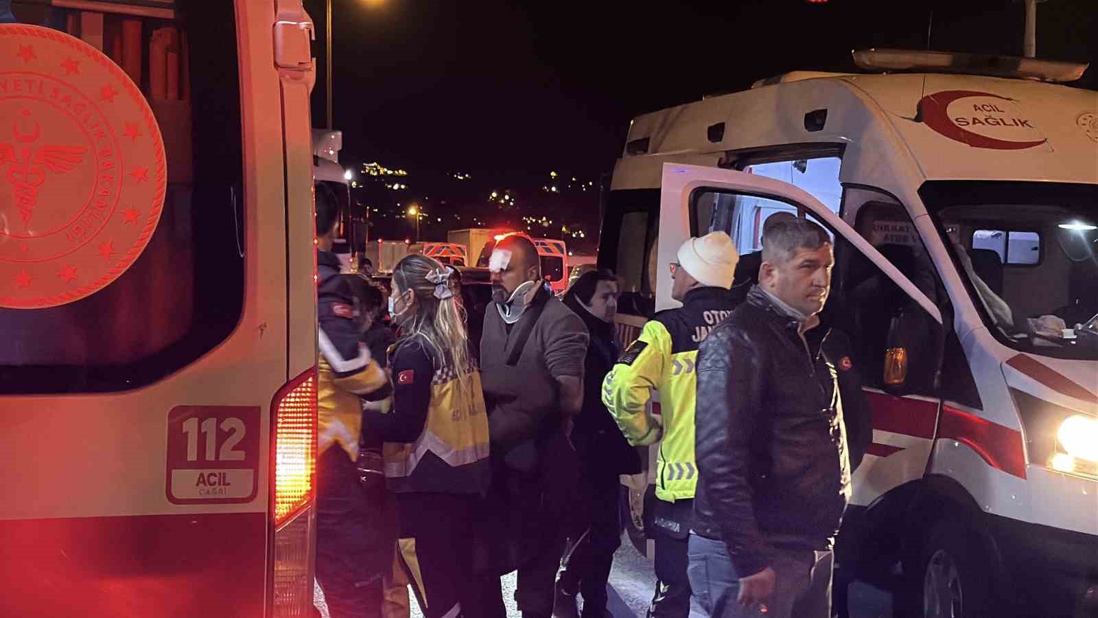 sakarya tem otoyolunda feci kaza 1 olu 19 yarali 2 YuOiUFCM