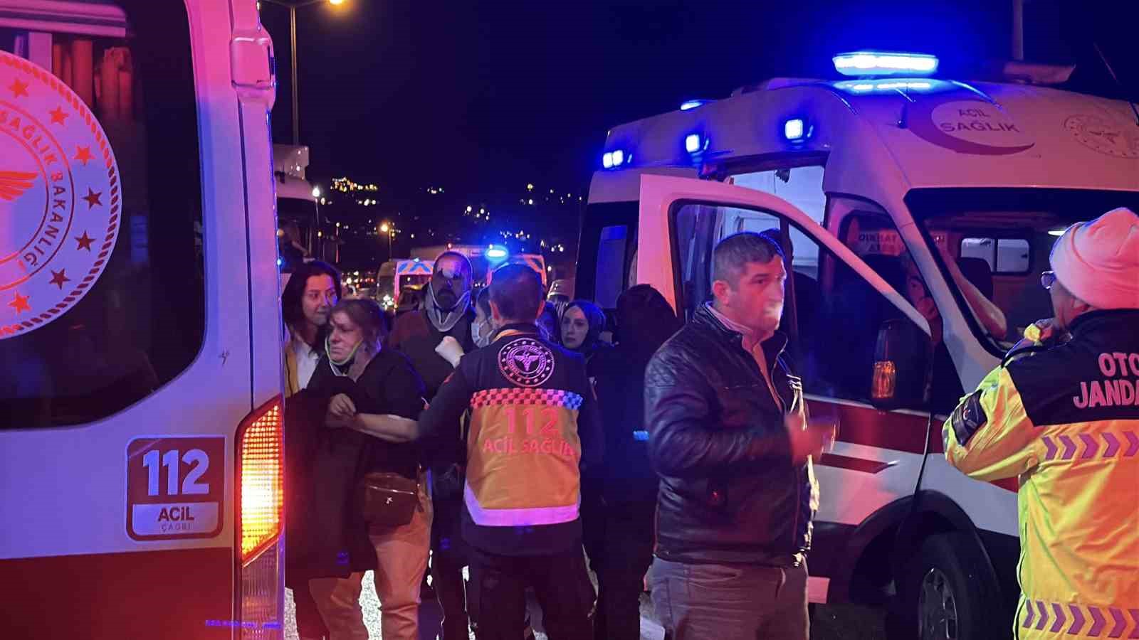 sakarya tem otoyolunda feci kaza 1 olu 19 yarali 6 4UFIE2Vv