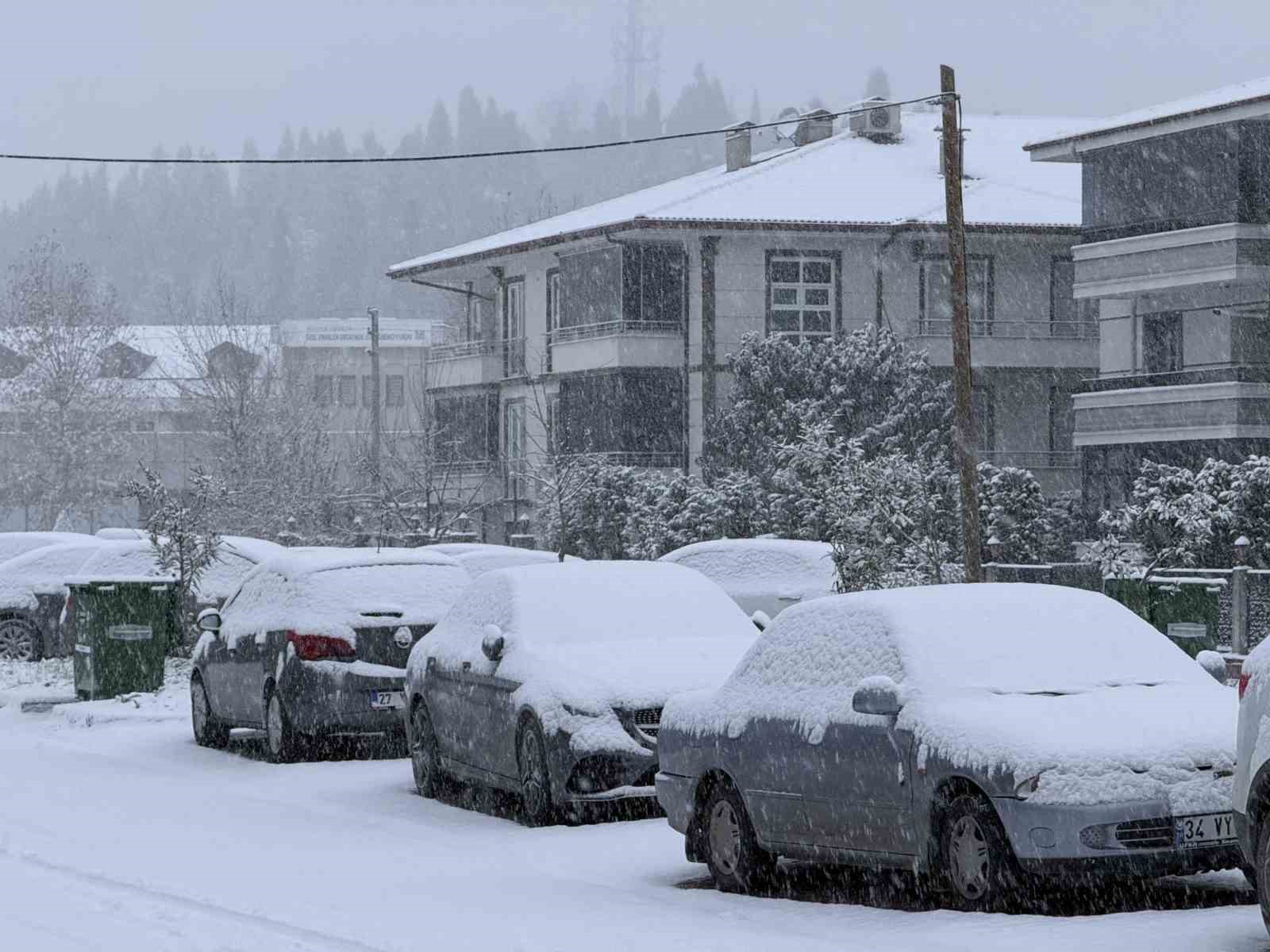sakarya yeni yila karla uyandi sehir merkezinde lapa lapa yagiyor 6 TATbAhAz