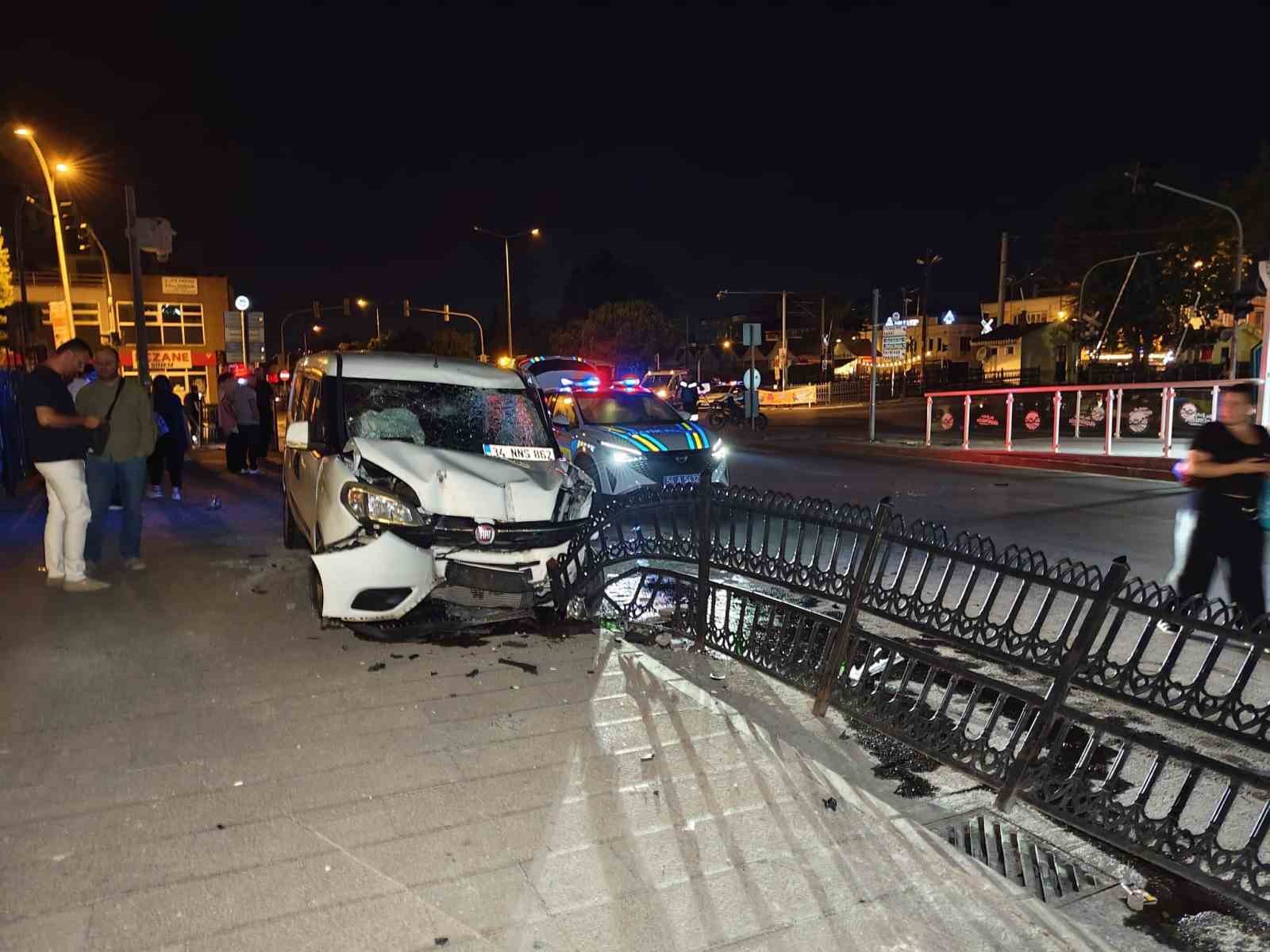 sakaryada 1 kisinin hayatini kaybettigi kaza ani guvenlik kamerasina yansidi 1 NBYu4yH7