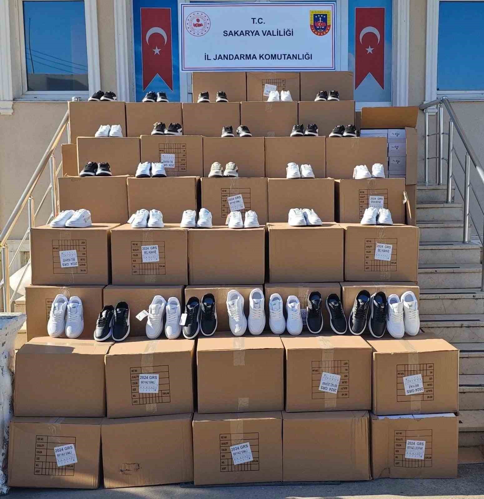 Sakarya’da 10 milyon liralık sahte forma ve ayakkabı operasyonu 4 sakaryada 10 milyon liralik sahte forma ve ayakkabi operasyonu 0 Cy79hR5a