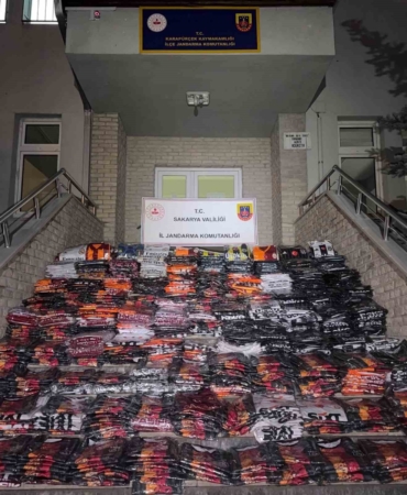 sakaryada-10-milyon-liralik-sahte-forma-ve-ayakkabi-operasyonu-lvOCOa1D.jpg