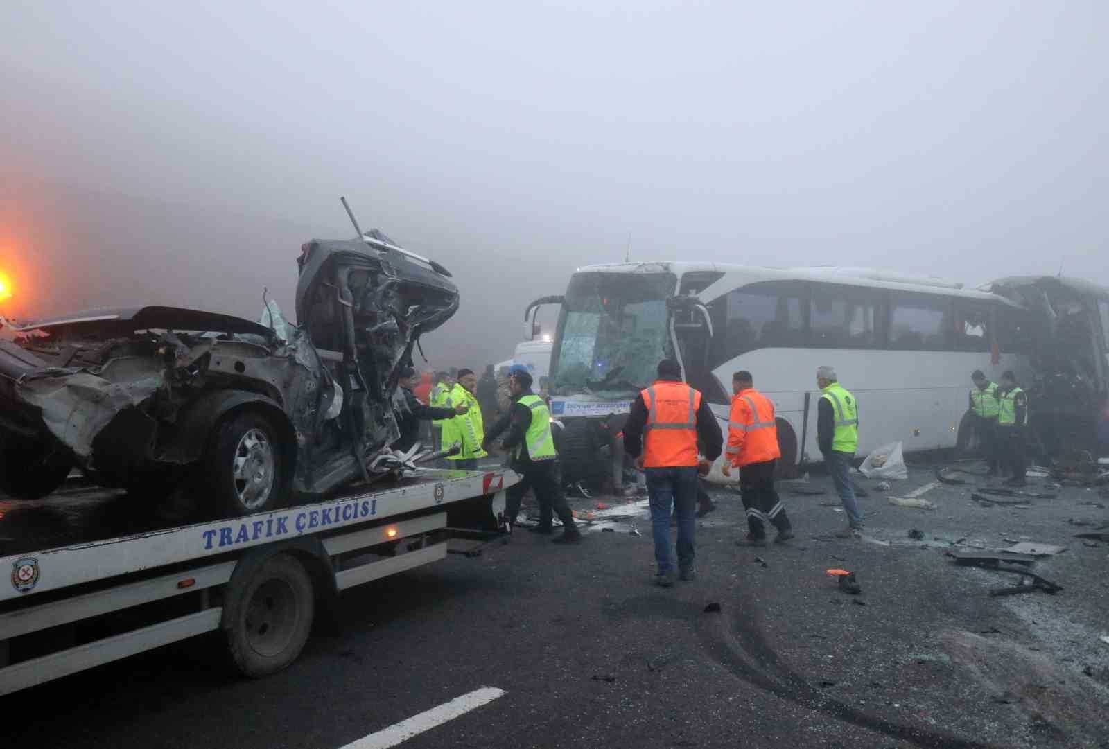 sakaryada 11 kisinin oldugu zincirleme kaza davasinda kati raporlar bekleniyor 0 KgZTpER4