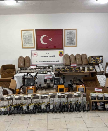 sakaryada-151-bin-bos-16-bin-dolu-makaron-ele-gecirildi-U48zQtYl.jpg