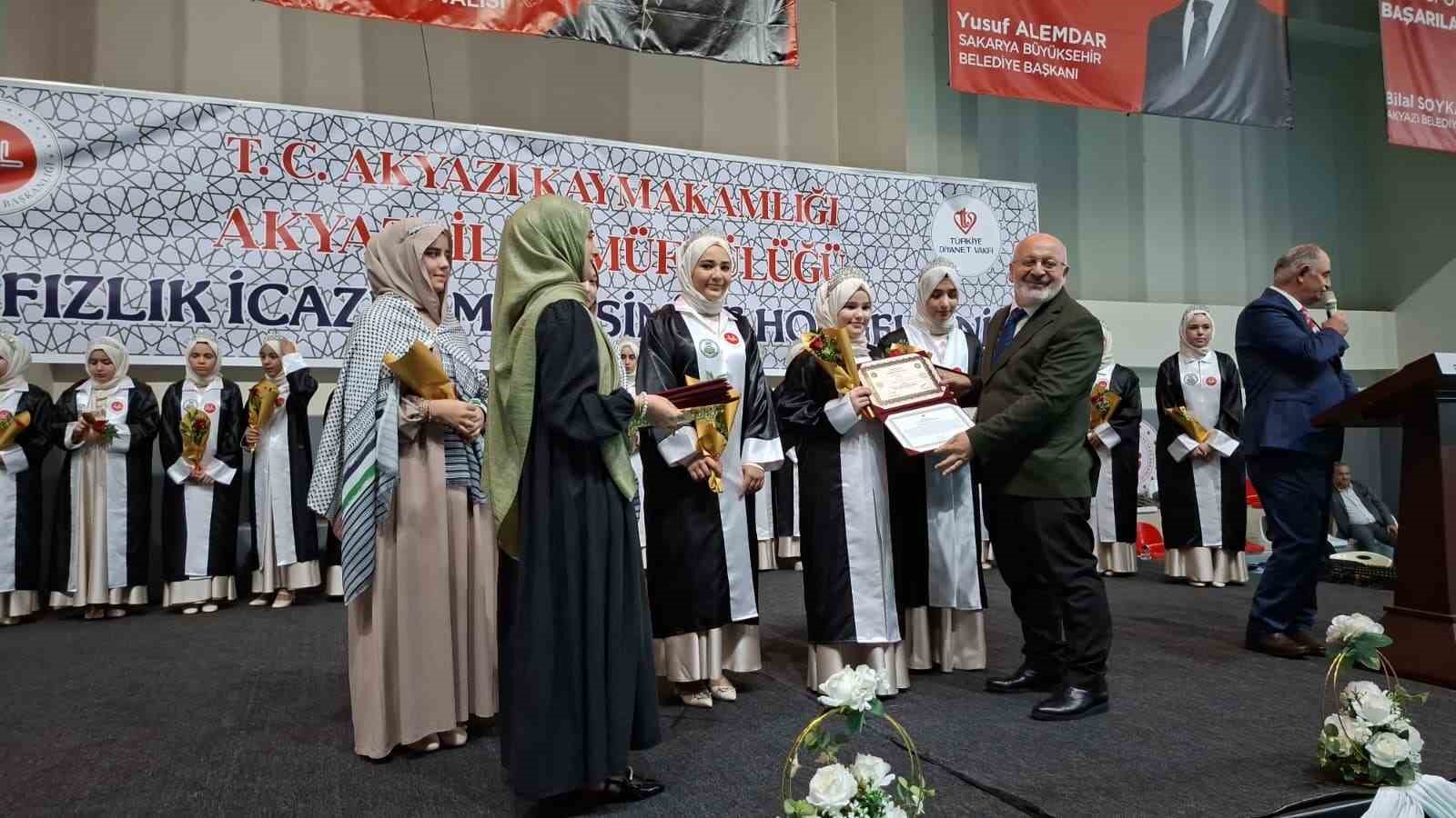 sakaryada 27 ogrenci icazet merasiminde hafizlik belgelerini aldi 3 LpUYlcXy