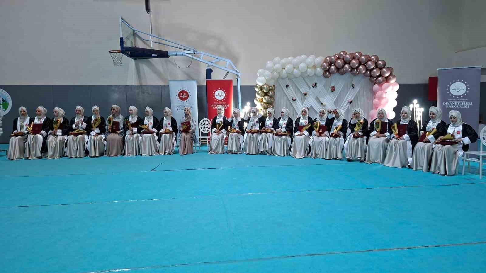 sakaryada 27 ogrenci icazet merasiminde hafizlik belgelerini aldi 4 CMPhd8Bq