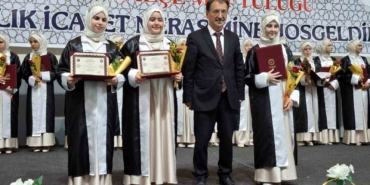 sakaryada-27-ogrenci-icazet-merasiminde-hafizlik-belgelerini-aldi-tyGZvbwO.jpg