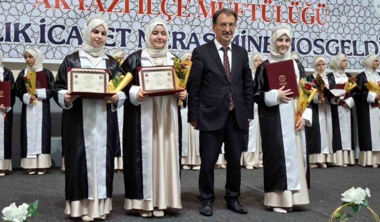 sakaryada-27-ogrenci-icazet-merasiminde-hafizlik-belgelerini-aldi-tyGZvbwO.jpg