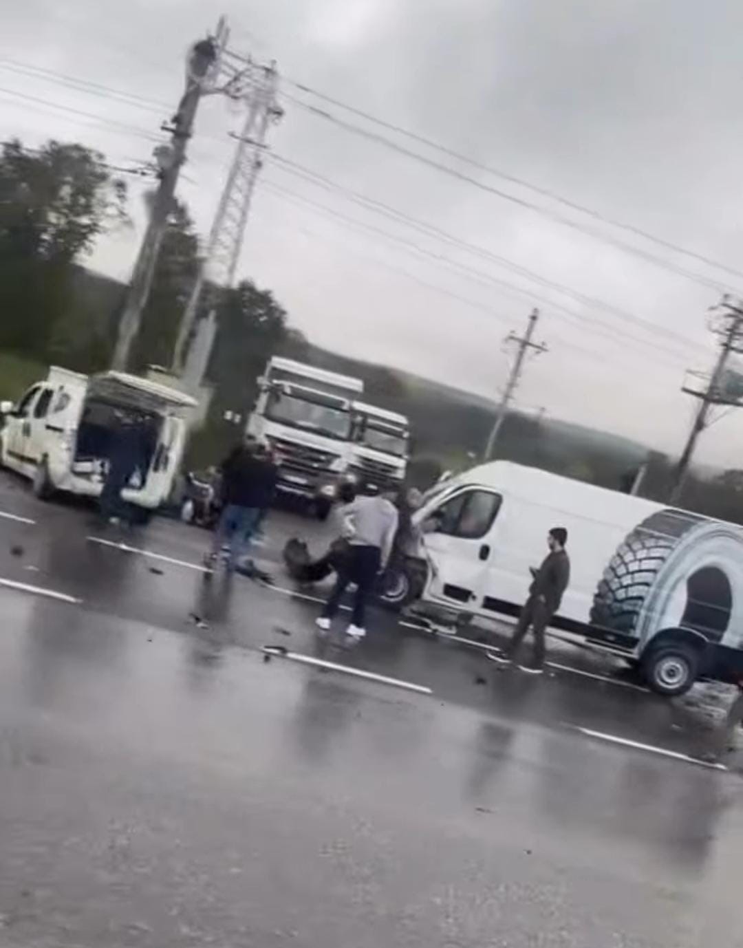 sakaryada 3 aracli zincirleme kaza 2 yarali 1 irwjBtnJ