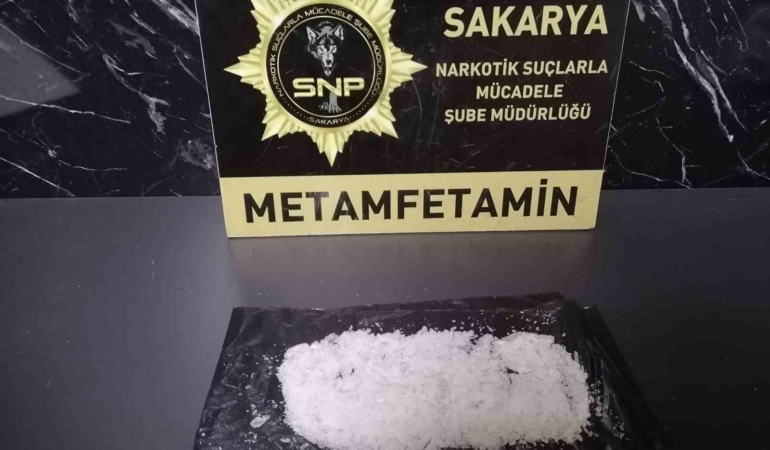 sakaryada-3-ilcede-uyusturucu-operasyonu-11-gozalti-w7d4gXqA.jpg