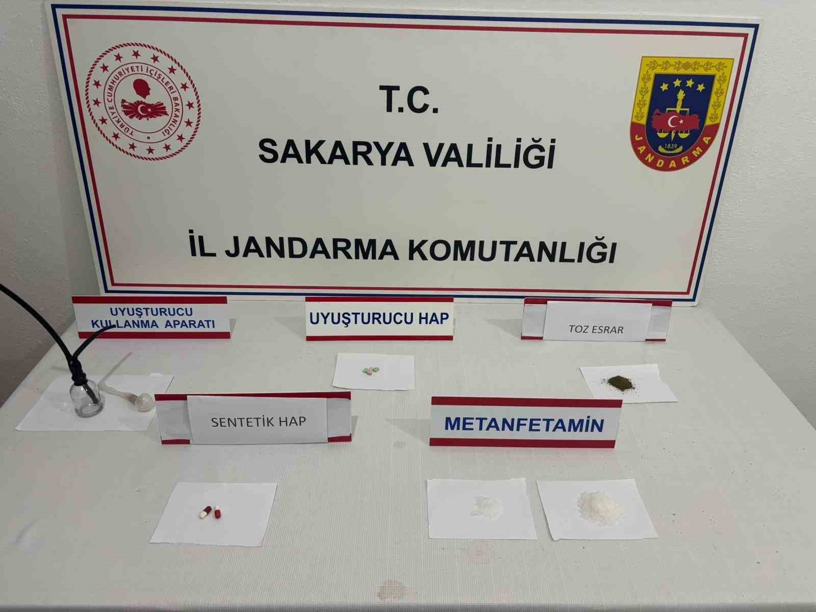 sakaryada 3 ilcede uyusturucu operasyonu evlerini uyusturucu imalathanesine cevirmisler 1 kBcpgXyw
