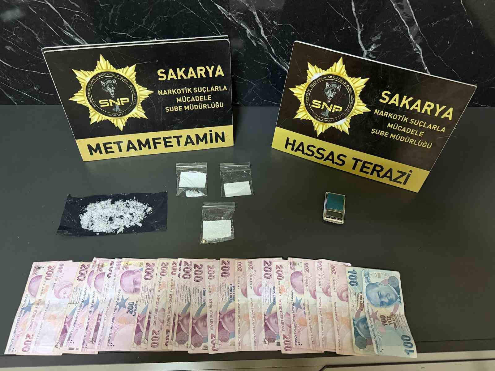 sakaryada 4 farkli uyusturucu operasyonunda 3 tutuklama 1 fqZGwA7w