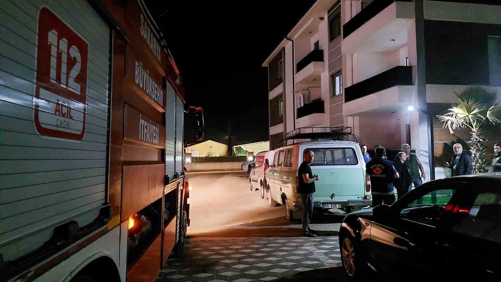 sakaryada 4 yasindaki cocuk evde kilitli kaldi itfaiye balkondan girdi 0 hyvRwULv