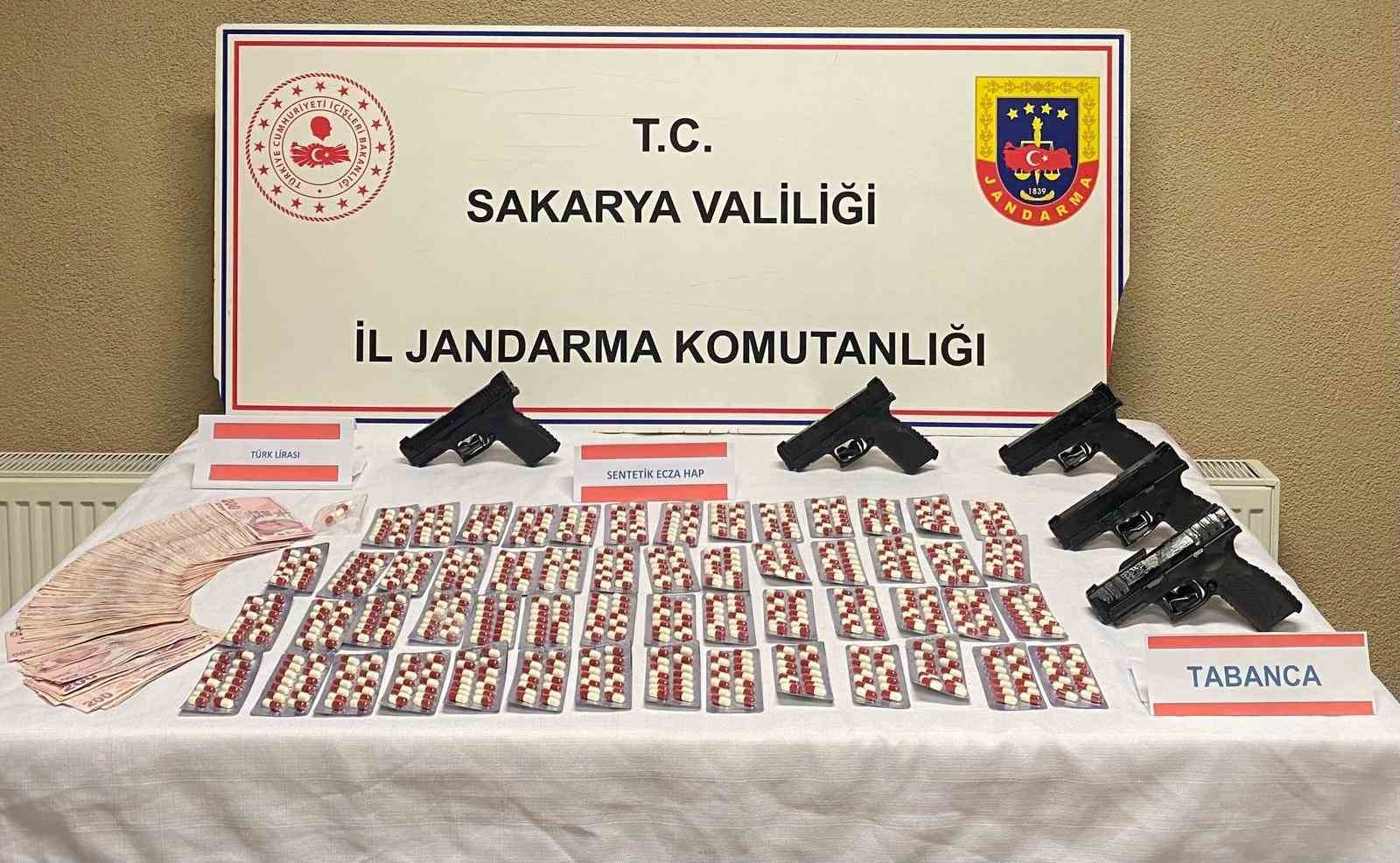 Sakarya’da 773 sentetik ecza ele geçirildi 4 sakaryada 773 sentetik ecza ele gecirildi 0