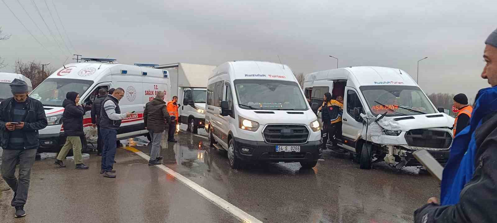 sakaryada ambulans ile isci servisi carpisti 11 yarali 1 rcN5jXny