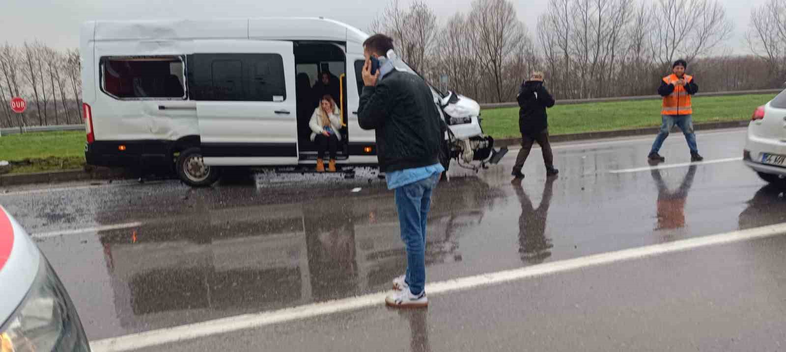 sakaryada ambulans ile isci servisi carpisti 11 yarali 2 D5ZF19Rt