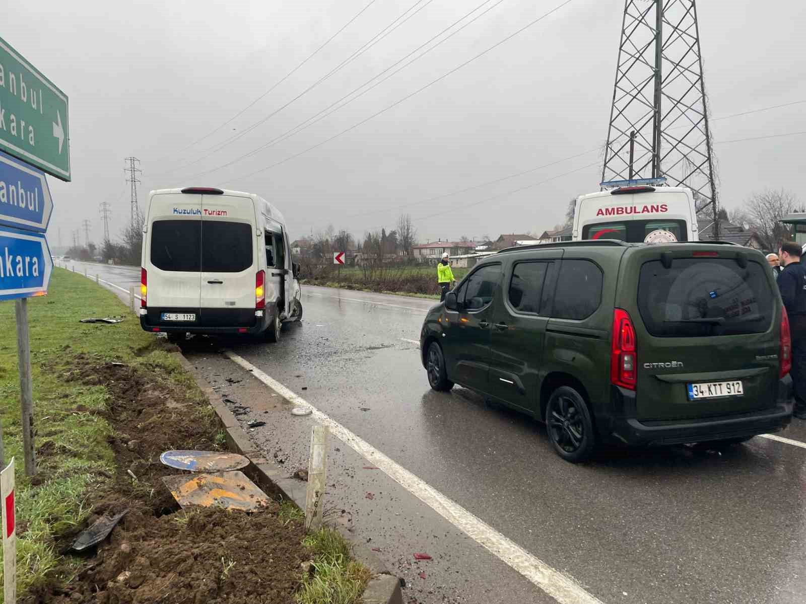 sakaryada ambulans ile isci servisi carpisti 11 yarali 3