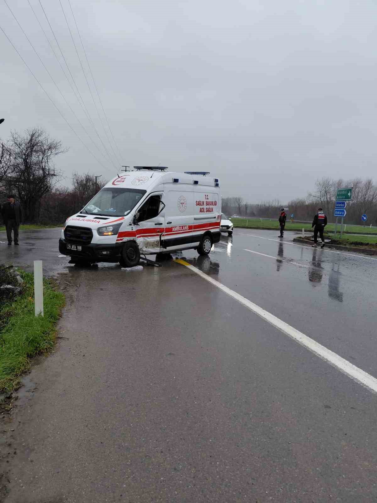 sakaryada ambulans ile isci servisi carpisti 11 yarali 6 rRtmc5SM