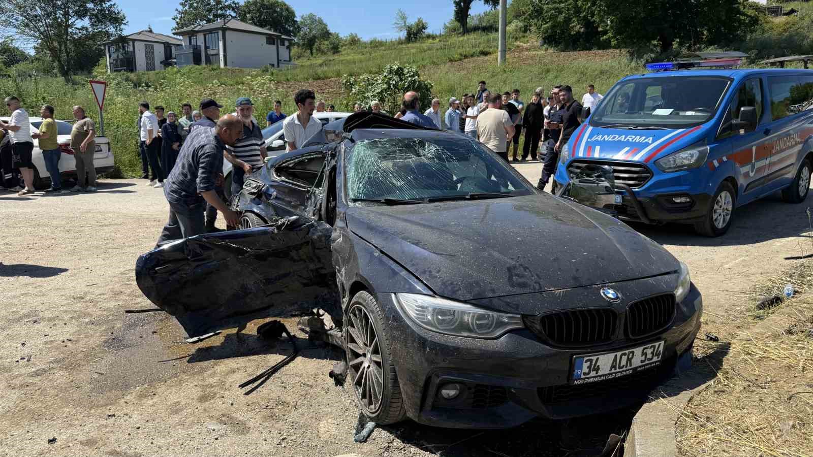 sakaryada araclarin carpistigi kazada 3u cocuk 7 kisi yaralandi 1 dsWTlYAZ