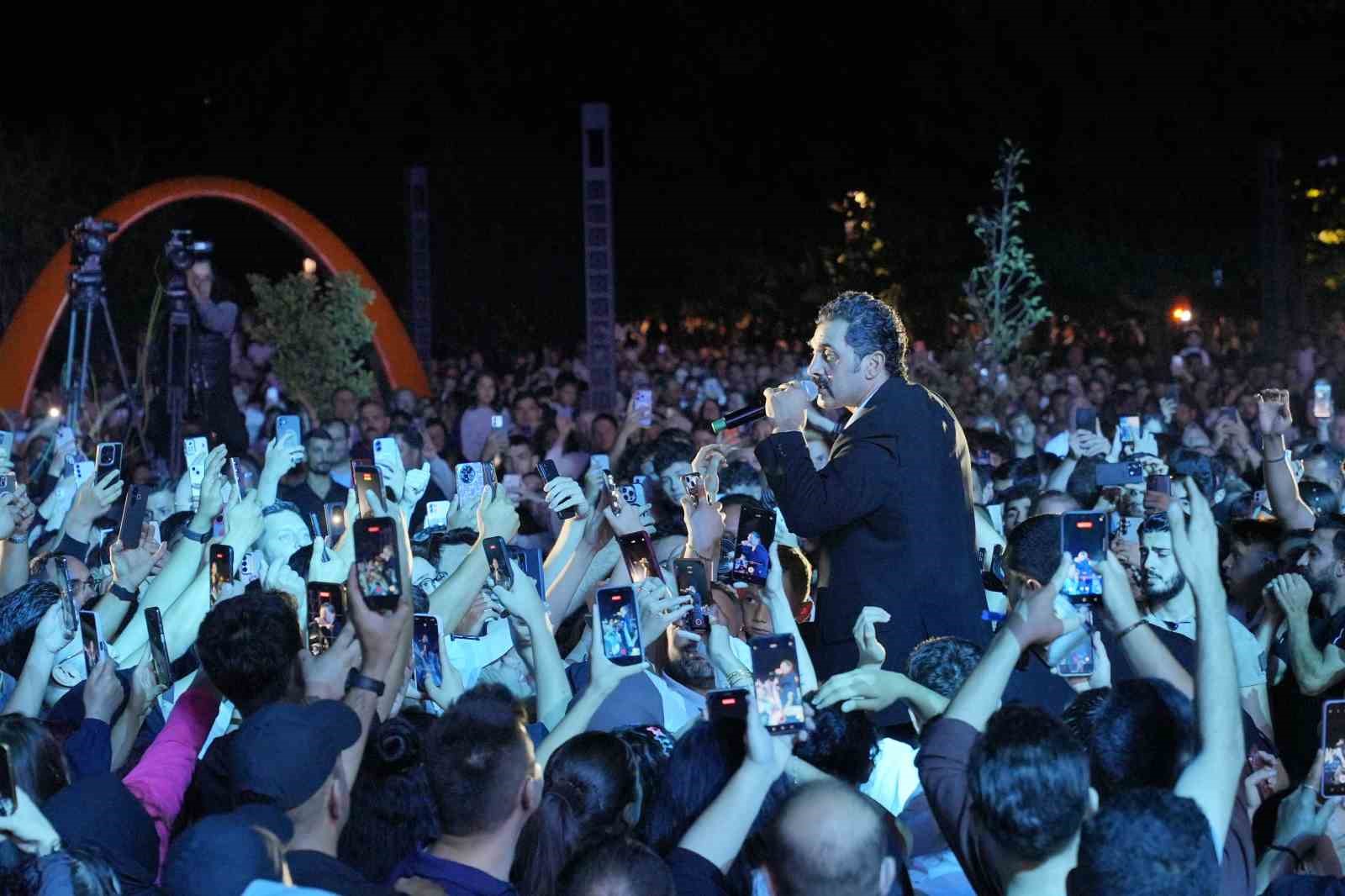 Sakarya’da Bayhan rüzgarı esti 6 sakaryada bayhan ruzgari esti 2 siwVZQw7