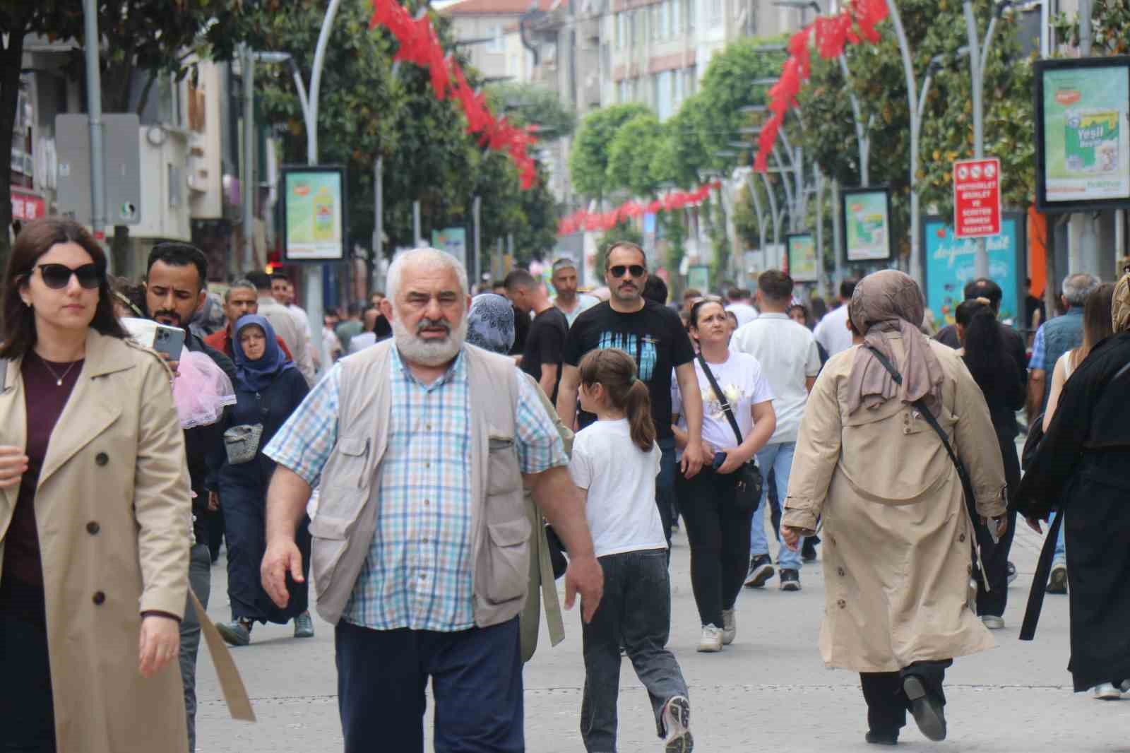 Sakarya’da bayram alışverişi telaşı: "Kedi yavrusu gibi sağa sola dağıldık" 5 sakaryada bayram alisverisi telasi kedi yavrusu gibi saga sola dagildik 1 mH9w8OlW
