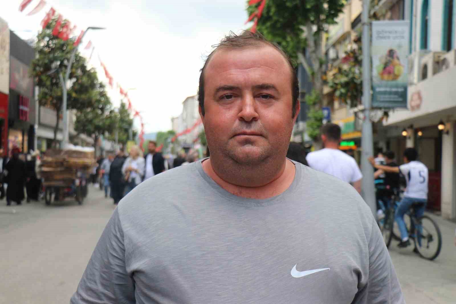 Sakarya’da bayram alışverişi telaşı: "Kedi yavrusu gibi sağa sola dağıldık" 10 sakaryada bayram alisverisi telasi kedi yavrusu gibi saga sola dagildik 6 uVJHDLXR