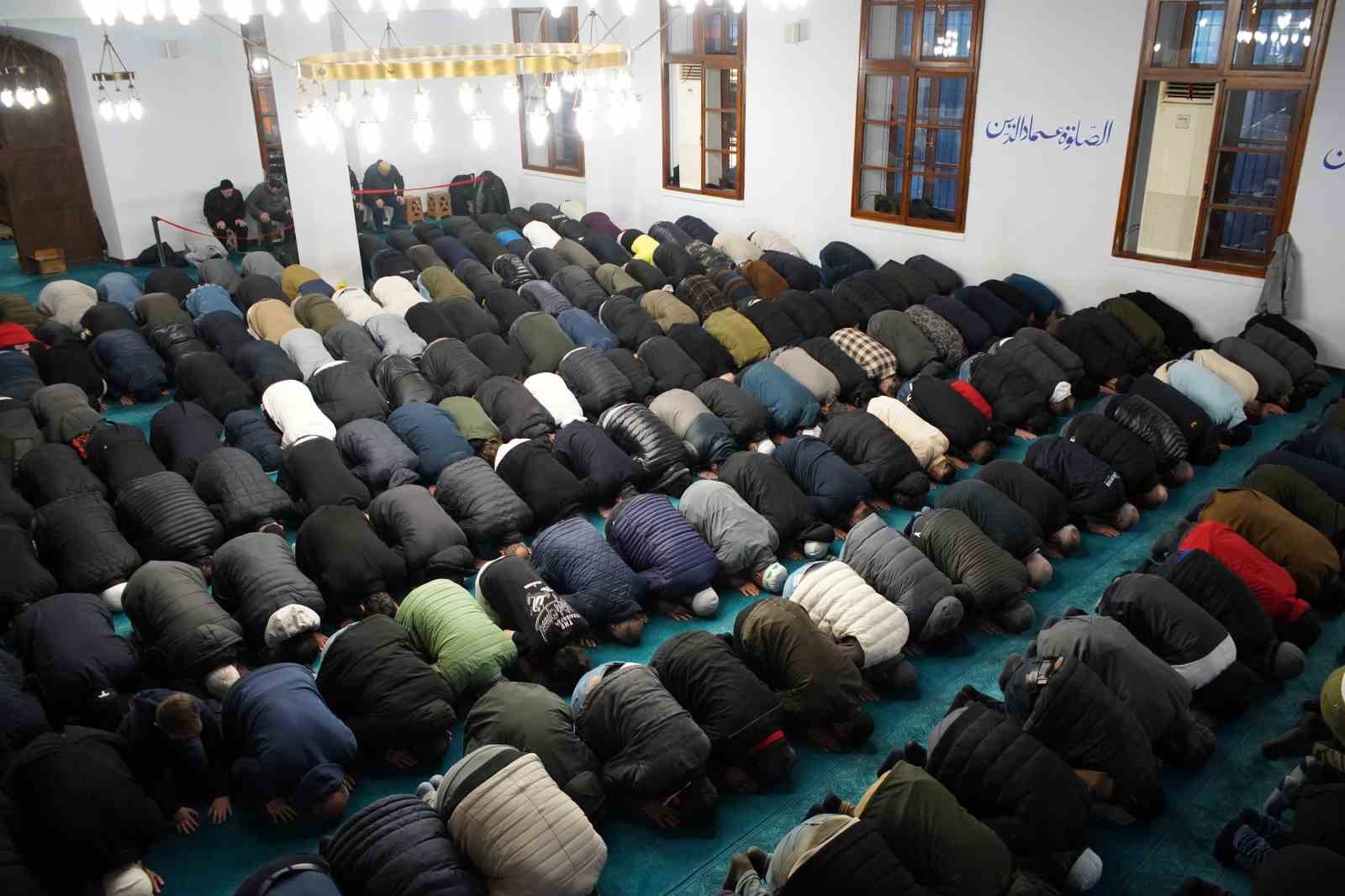 sakaryada berat kandilinde vatandaslar camileri doldurdu 1 M9TY8SGa