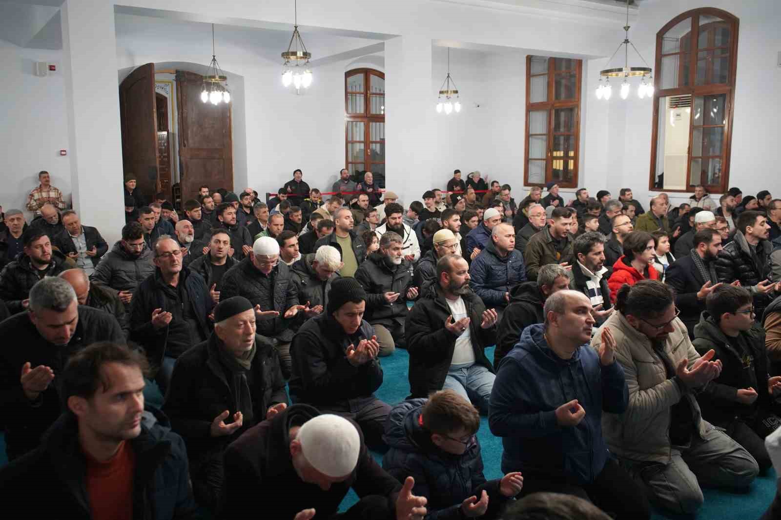 sakaryada berat kandilinde vatandaslar camileri doldurdu 2 IBg46dj6
