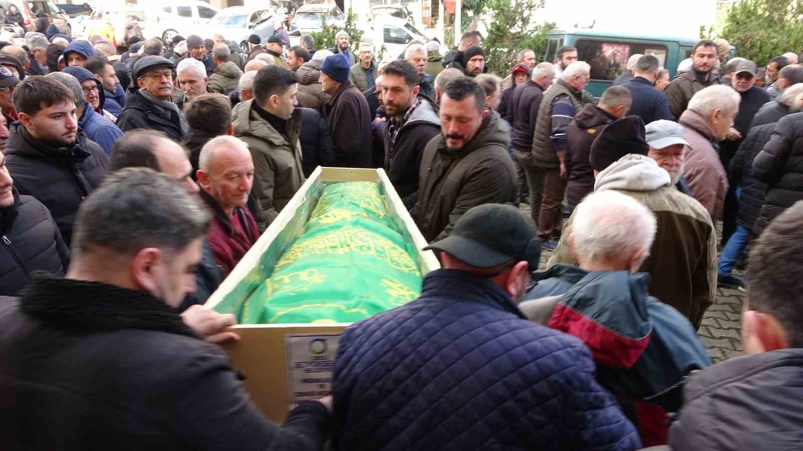 sakaryada cesedi bulunan balikci orduda topraga verildi 1 ONKwDtmQ